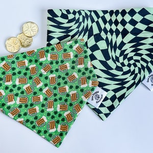 St Patricks Hundehalstuch in grün, St Patricks Hundehalsband, Bier Haustier Halstuch, Bandana grün, Haustier Zubehör, Irischer Hundeschal, Geschenk für Bierliebhaber