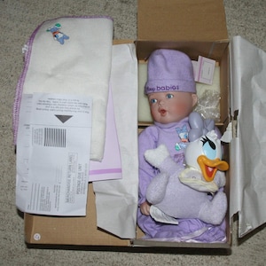 Ashton-Drake Galleries Baby Daisy Yolanda Bello Dreamland Collection Porcelain Doll