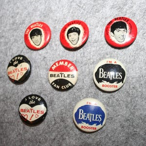 Seven Beatles Original 1964 VTG Pins Fan Club Buttons Green Duck Co. Souvenir 