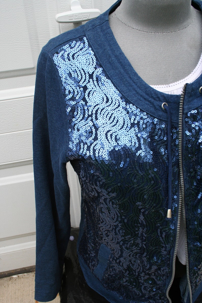 Onque Casuals Women/'s Blue Shiny Jacket Size Med