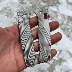 Benchmade Bugout 535 Replacement Scale Kit / TITANIUM Dizzy Pattern / Benchmade Bugout 535 Only - 2x Scales