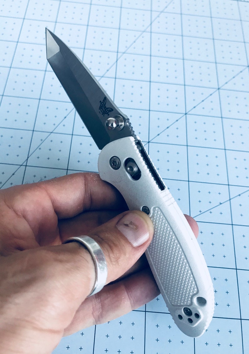 Griptilian CUSTOM Gun Black Spike Thumb Stud Benchmade Mini Griptilian