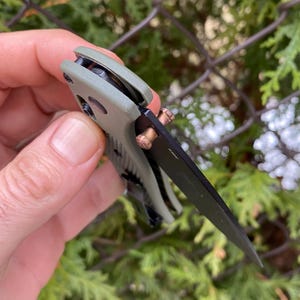 ベンチメイド ミニ グリップティリアン スリム グラインド チップ サムスタッド 両面交換用サムスタッド • 説明にその他のモデルあり 1x サムスタッド / ブロンズ