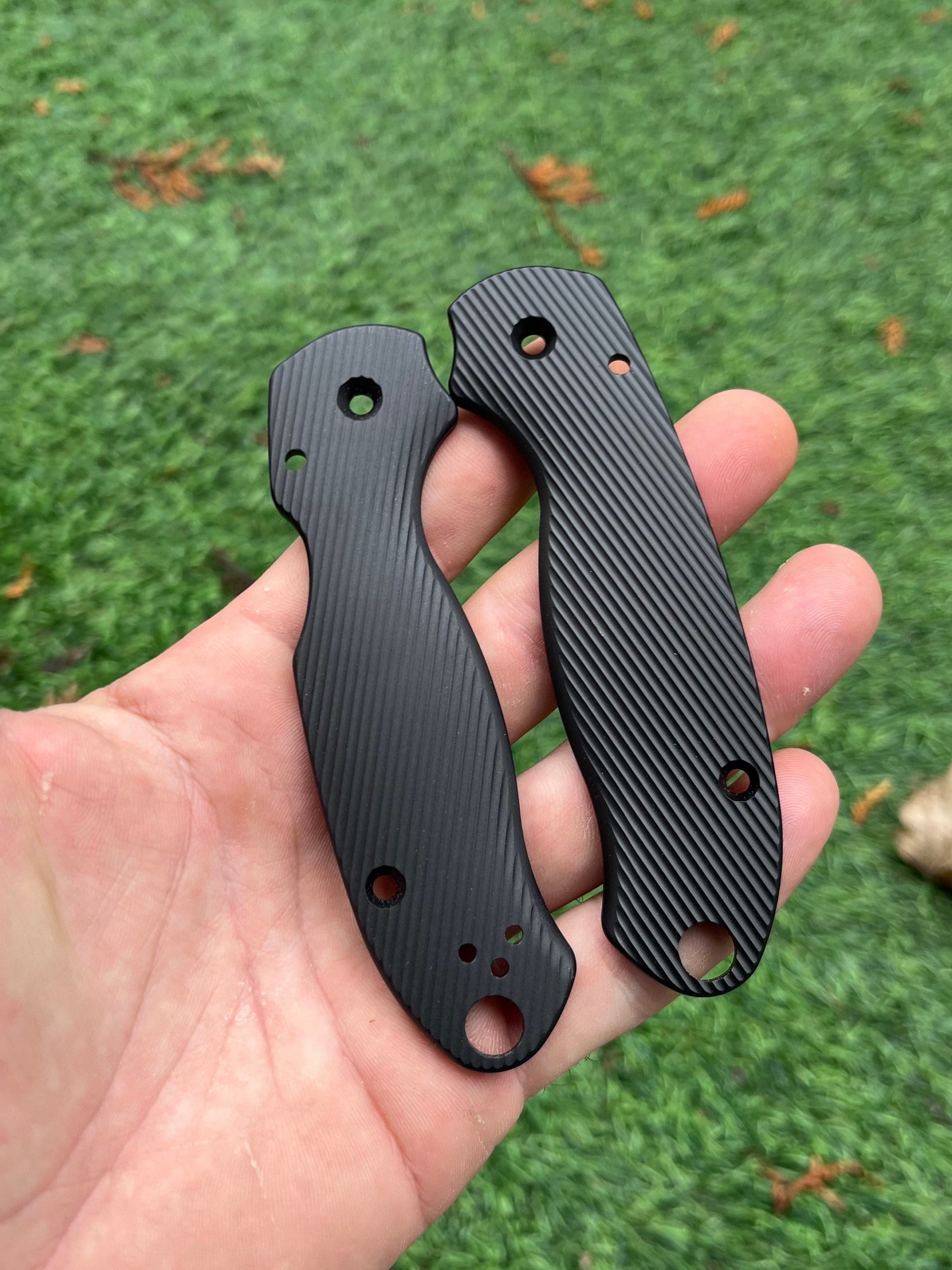 Spyderco Para 3 Scale PM3 Set / Metal Series / Linned Finish / Spyderco Para 3 Only - 2x Scales - Black