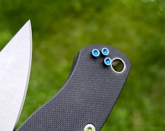 Spyderco zakclipschroeven PREMIUM HIGH TOP titanium torx-schroeven - Spyderco-modellen in beschrijving blauw geanodiseerd - 3 aangepaste schroeven