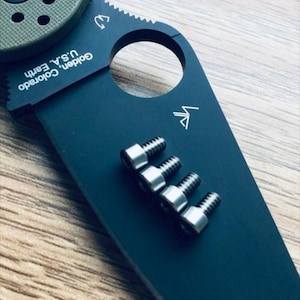 Fits Spyderco Paramilitary 2 Replacement TITANIUM Military TORX Top Grade 5 Scale Screws - 4x Screws Per Order More Spyderco Models Listed
