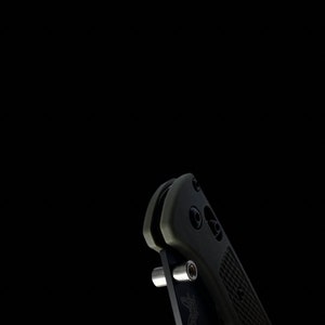 ベンチメイド オズボーン サムスタッド カスタム ダブルバレル サムスタッド ベンチメイド モデルに適合 説明 / 1x サムスタッド / シルバーバレルシリーズ