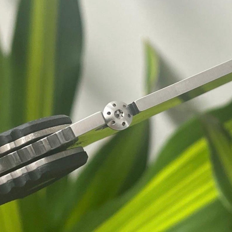 Emerson GALAXY Thumb Disc Integrated Disc & Screw - Silver image 1