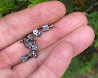 Benchmade MINI DIAMOND GRIND Thumb Stud Fits Many Benchmade Models (1x Thumb Stud)