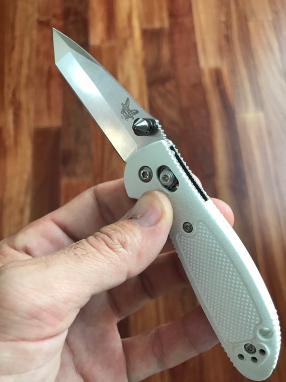 Griptilian CUSTOM Gun Black Spike Thumb Stud Benchmade Mini Griptilian