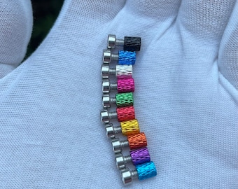 Perno de pulgar de repuesto Benchmade. Compatible con los modelos 533, 535, 940, 945, 551, 552, 710, 730, 590, 560 y 565. Más modelos Benchmade en la descripción. 1 perno.