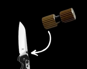 KIZER Knives Models Daumenstecker Custom Messing Double Grind Daumenstecker KIZER Models In Beschreibung 1x Daumenstecker Double Grind Serie