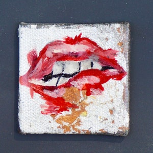Silver background Red Lips magnet | Acrylic lips magnet painting on canvas | Lip magnet | Lip art | Mini magnet | Deco magnet | lip lover