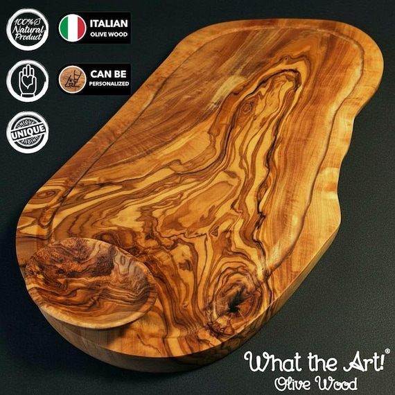WTA!® Olive Wood «Big Rustic» | Olivenholz Schneidebrett Servierbrett + Dip Schälchen | Handgemacht | Holzbrett Käsebrett Saftrille Massiv