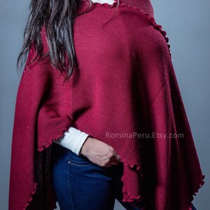 Cape Poncho Alpaga Femme Ruana marron tricoté en laine d'alpaga à volants, châle Cape Wrap alpaga Rouge