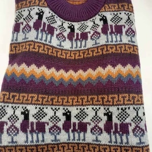 Alpaca sweater with Llama figures, Unisex alpaca sweater with round neck, Alpaca wool pullover sweater Maroon