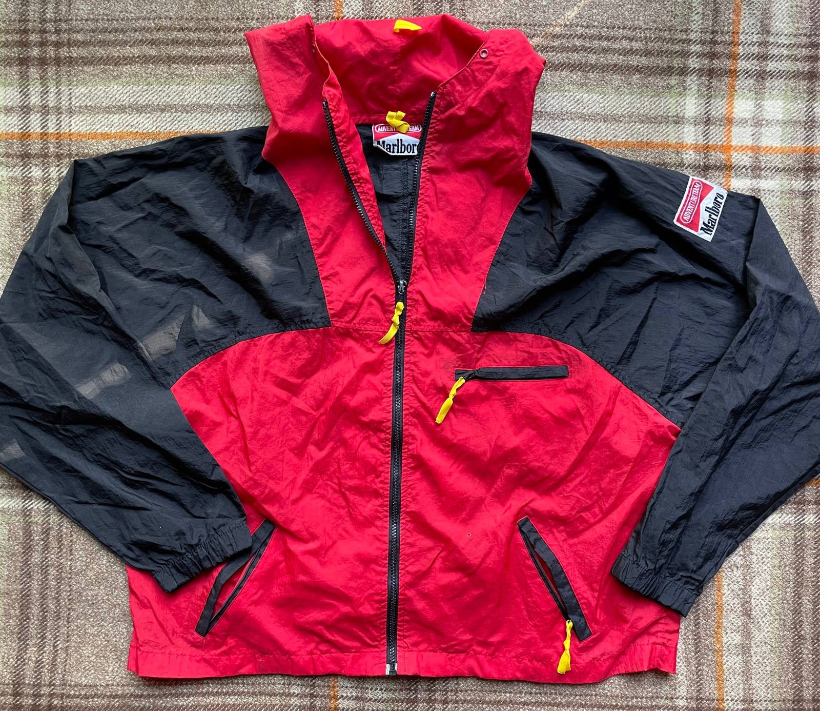 Adventure team Marlboro Jacket with bag - naturefoundations.com