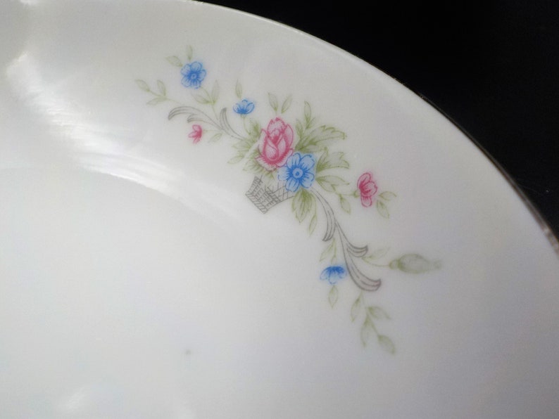 Cottage Charm Excellent Condition 4 Vintage Berry Bowls -Fantasia Pattern Gift for Her Platinum Rim