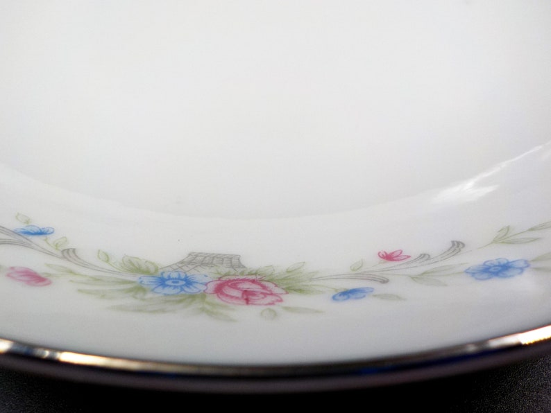 Cottage Charm Excellent Condition 4 Vintage Berry Bowls -Fantasia Pattern Gift for Her Platinum Rim