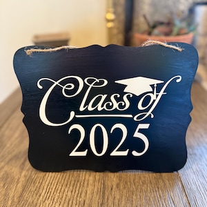 Class of 2026 sign, Graduation sign, Class of 2026 wall decoration, Graduate gift, Graduation party decoration, Wreath sign, Door Hanger