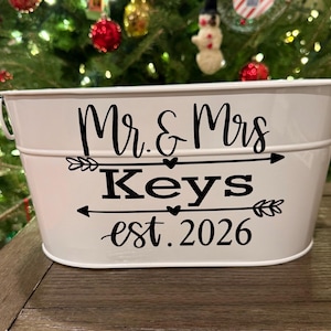 Wedding basket, Personalized Bridal Bin, Card Holder, Wedding favor, Bin with Name, Personalized gift, Beverage tub, Mr and Mrs Gift EST