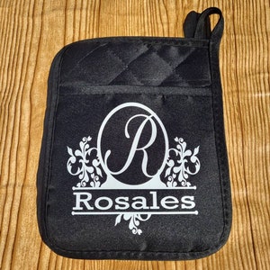 Personalized Pot Holder, Farmhouse Kitchen Decor, Personalized Gift Idea, Personalized Oven Mitt, Holiday Gift, Cooking utensil, Family Name
