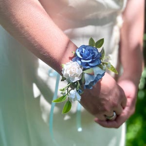Royal Blue and Dusty Blue Flower Corsage, Bridesmaid Corsage, Flower Wrist Corsage, Wedding Corsage, Prom Corsage, Flower Bracelet