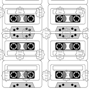 Può includere: Un download digitale di otto design di cassette vintage. Le cassette sono in bianco e nero con uno sfondo grigio. I design sono perfetti per lo scrapbooking, la creazione di biglietti e altri progetti di artigianato.