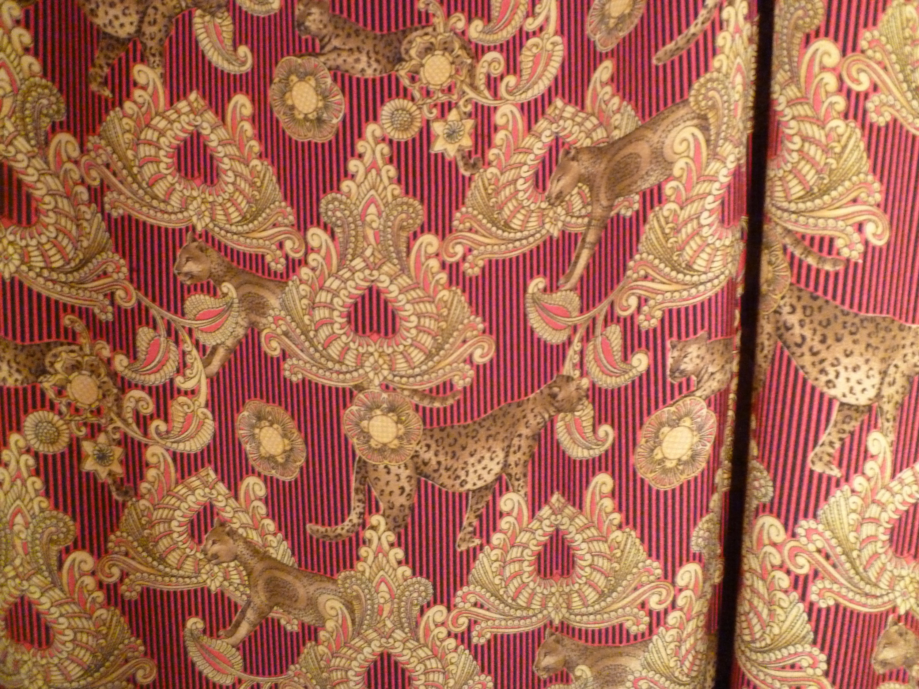 Tissu en soie concepteur (Versace) antique, grave Tissu en en en soie concepteur (Versace) antique, grave e70fef