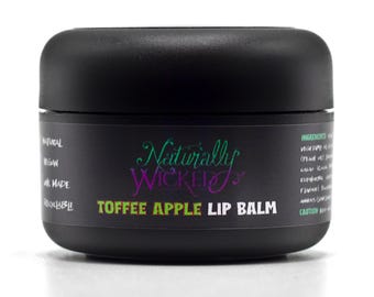 Bálsamo labial de manzana acaramelada Naturally Wicked®, 15 ml: acondiciona, protege e hidrata. Ingredientes naturales y veganos.