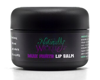 Bálsamo labial Naturally Wicked® Dark Fruits de 15 ml: acondiciona, protege e hidrata. Ingredientes naturales y veganos.
