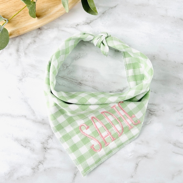 Bandana personalizada para perros: cuadros verdes bordados