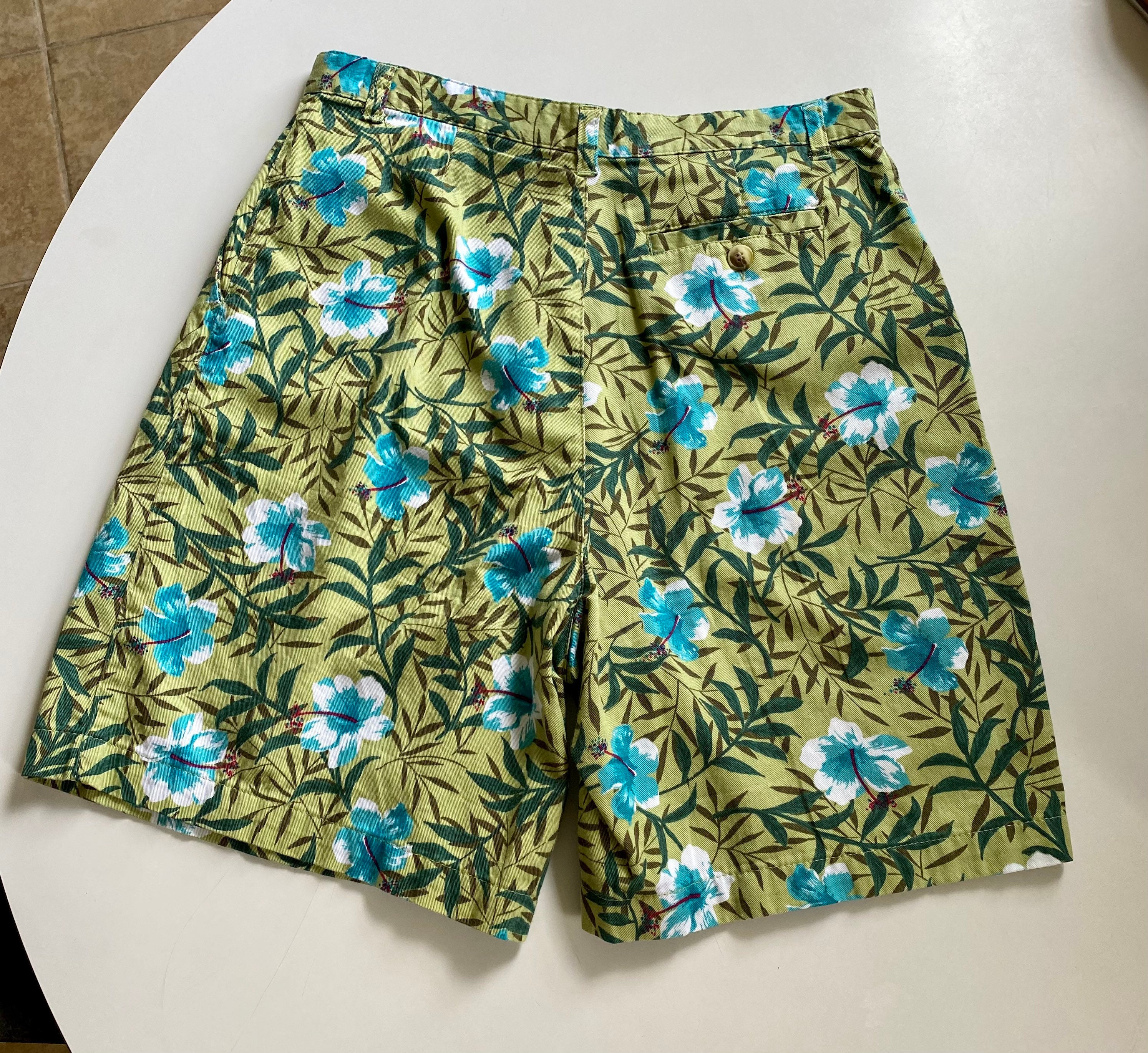Vintage 1990s Tropical Print High Waisted Bermuda Shorts / Size 6