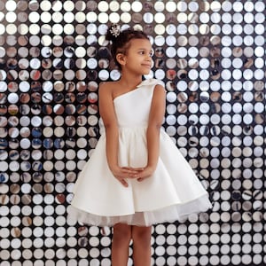 Vestido de comunión, vestido de niña de flores de marfil, vestido de niña de bodas, vestido de niña de flores, vestidos de niña de flores, vestido de niña de flores de satén, vestido único imagen 1