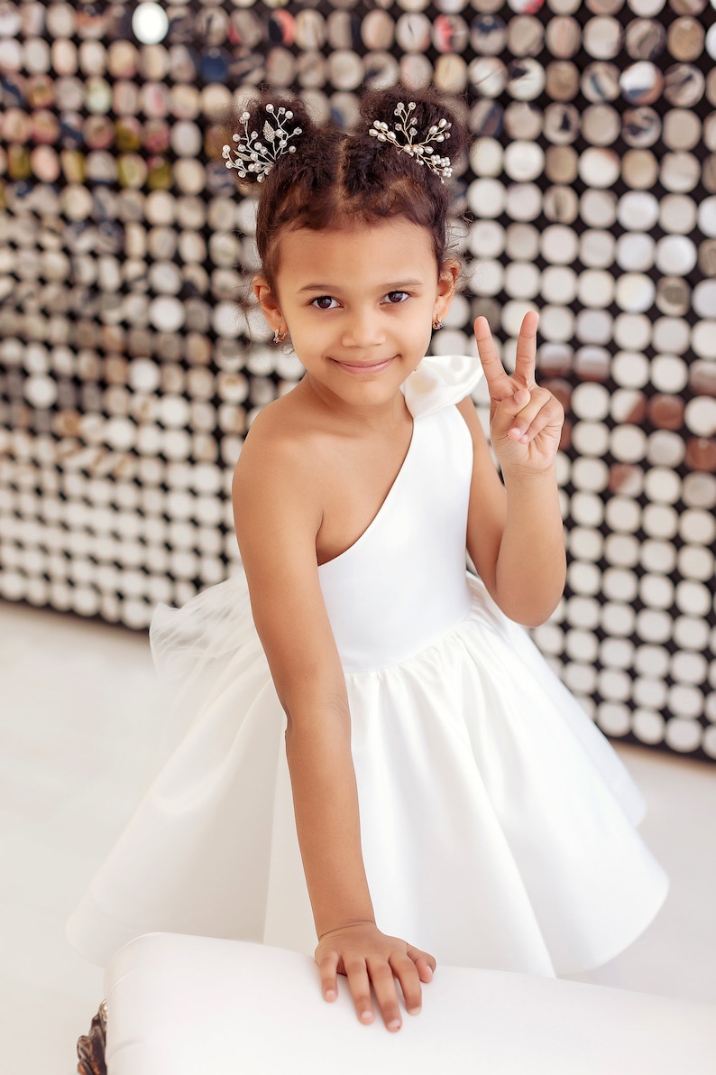 Vestido de comunión, vestido de niña de flores de marfil, vestido de niña de bodas, vestido de niña de flores, vestidos de niña de flores, vestido de niña de flores de satén, vestido único imagen 8