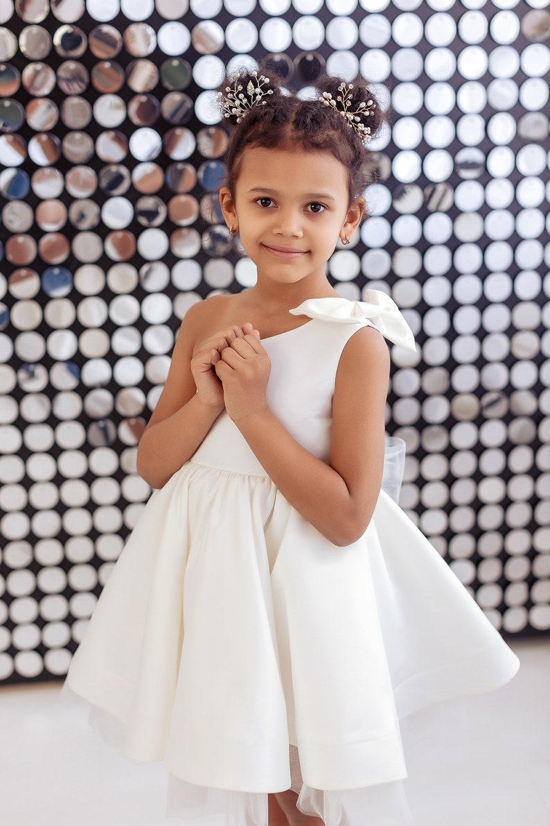 Vestido de comunión, vestido de niña de flores de marfil, vestido de niña de bodas, vestido de niña de flores, vestidos de niña de flores, vestido de niña de flores de satén, vestido único imagen 7