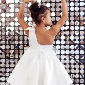 Vestido de comunión, vestido de niña de flores de marfil, vestido de niña de bodas, vestido de niña de flores, vestidos de niña de flores, vestido de niña de flores de satén, vestido único imagen 6