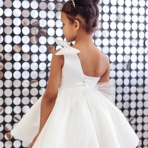 Vestido de comunión, vestido de niña de flores de marfil, vestido de niña de bodas, vestido de niña de flores, vestidos de niña de flores, vestido de niña de flores de satén, vestido único imagen 4