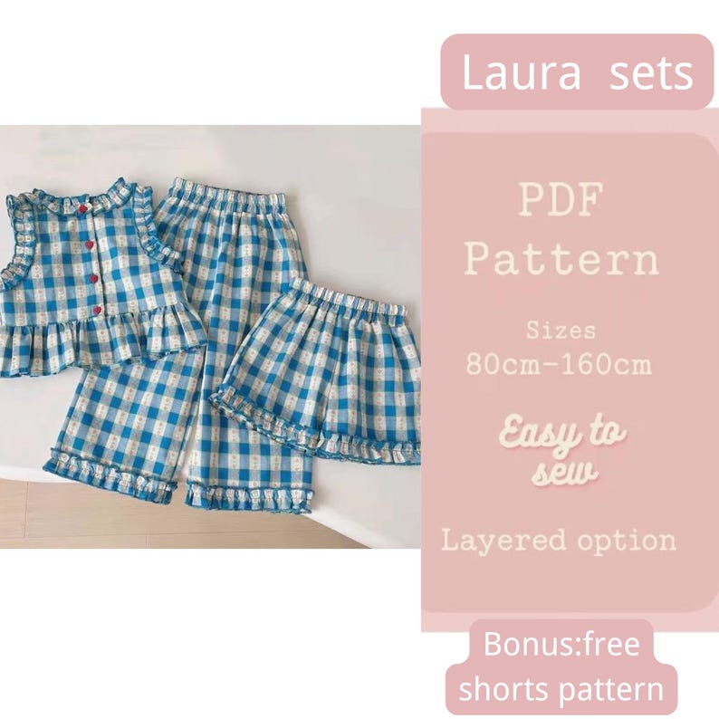 Puede incluir: Un conjunto de pijama con estampado de cuadros azules y blancos, que incluye una parte superior, pantalones y pantalones cortos. La parte superior tiene botones rojos y bordes con volantes. La imagen tambi&eacute;n incluye el texto "Laura sets", "PDF Pattern", "Tallas 80cm-160cm" y "Easy to sew".