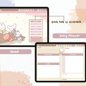 Puede incluir: Interfaz de planificador digital en tonos rosa y beige, con personajes de dibujos animados. El texto "Home" y "Daily Planner" es visible. Incluye secciones para calendario, notas y horarios diarios. Cada pesta&ntilde;a es clickeable.