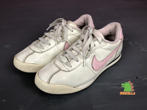 pink and white nike womens shoes