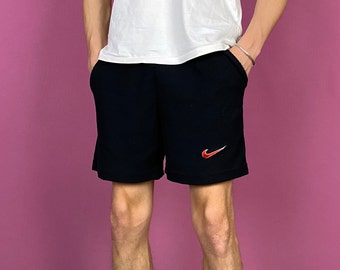 He wears short shorts: why are men showing more leg?