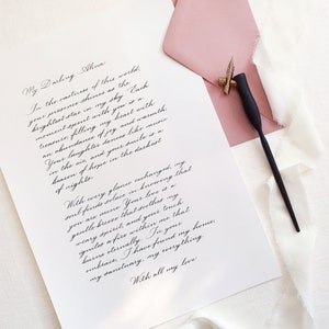 Lettre manuscrite avec enveloppe rose foncé - cadeau d'anniversaire, voeux de mariage, lettre d'amour personnalisée - service de calligraphie personnalisé