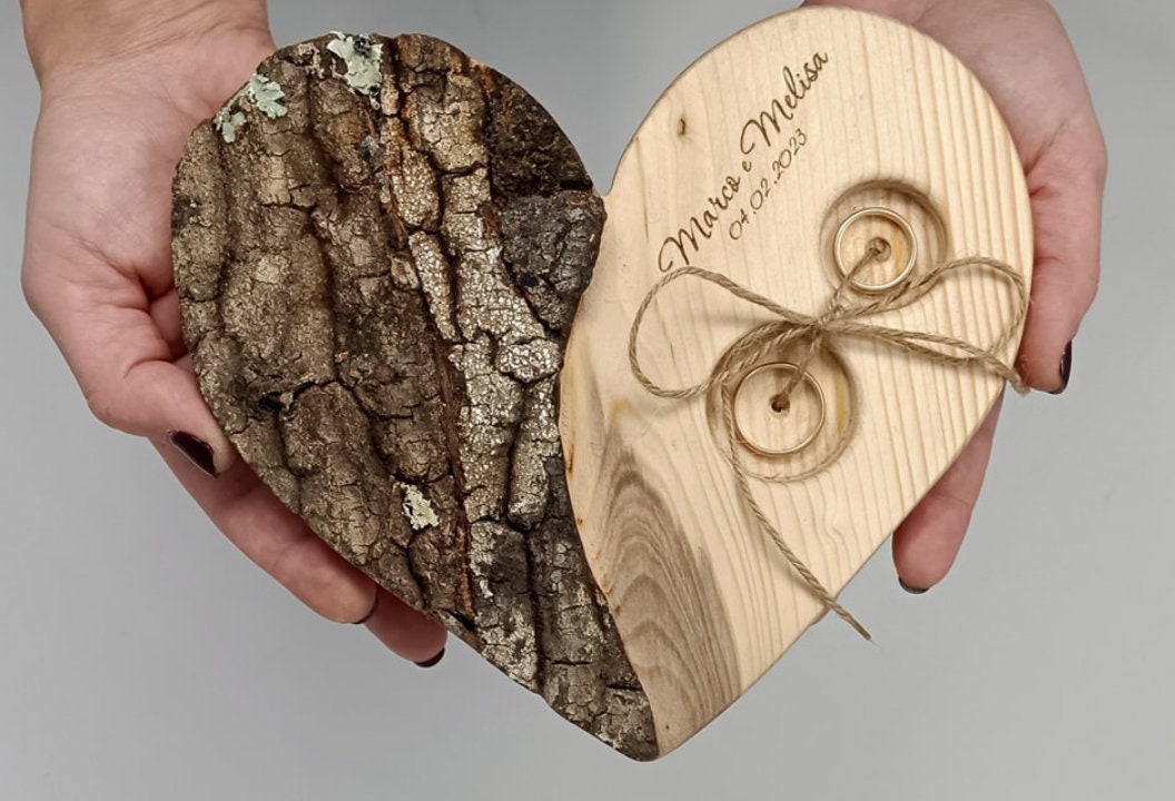 Cuore In Legno Di Frutta Lucidato Con Incisione 'Fede' - Portafortuna Unico 6,5x5,5 Cm