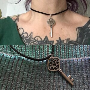 Large silver tone filigree key alice in wonderland style emo goth skate cyberpunk choker image 2