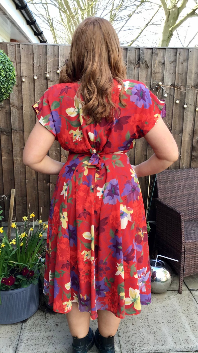 Vintage floral floaty boho red shoulder pad lined dress