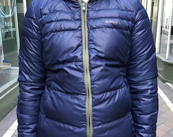 Manteau style doudoune Adidas bleu sur étiquette Neo taille moyenne