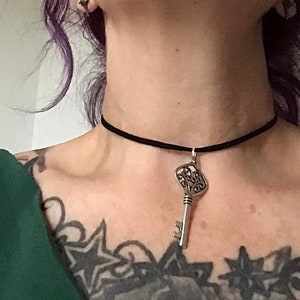 Large silver tone filigree key alice in wonderland style emo goth skate cyberpunk choker image 5