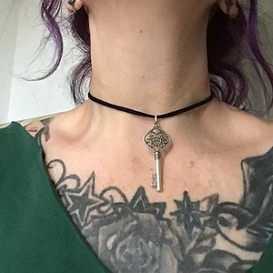 Large silver tone filigree key alice in wonderland style emo goth skate cyberpunk choker image 4