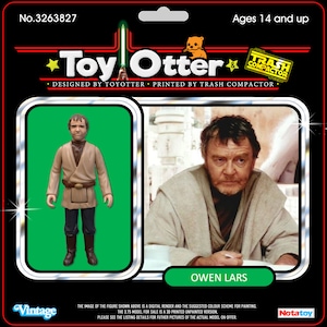 Peut inclure: Emballage de figurine d'action de style vintage avec une figurine d'un homme en tunique beige et pantalon noir. L'emballage comprend le texte "Toy Otter" et "Trash Compactor", avec le nom "Owen Lars" affiché.